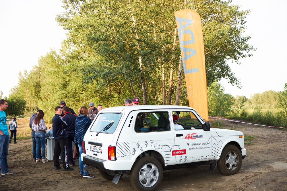 В Бийске отметили 40-летний юбилей легендарного внедорожника LADA 4Х4