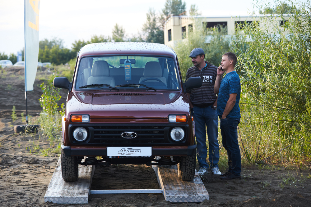 В Бийске отметили 40-летний юбилей легендарного внедорожника LADA 4Х4